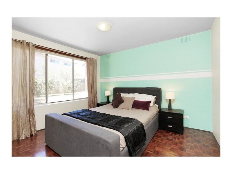 2/3 Robin Street, Altona VIC 3018