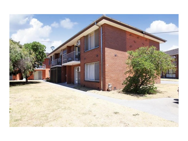2/3 Robin Street, Altona VIC 3018