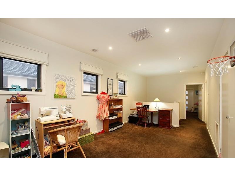 7 Robson Street, Sanctuary Lakes VIC 3030