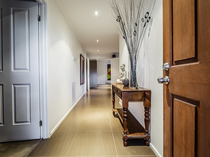 14 Polly Woodside Drive, Altona Meadows VIC 3028