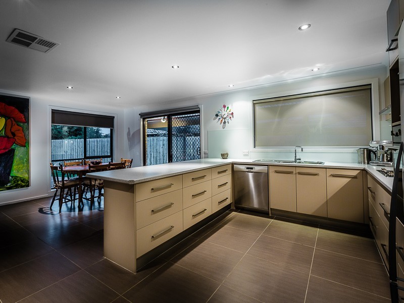 14 Polly Woodside Drive, Altona Meadows VIC 3028