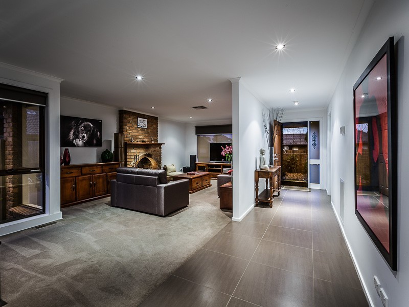 14 Polly Woodside Drive, Altona Meadows VIC 3028