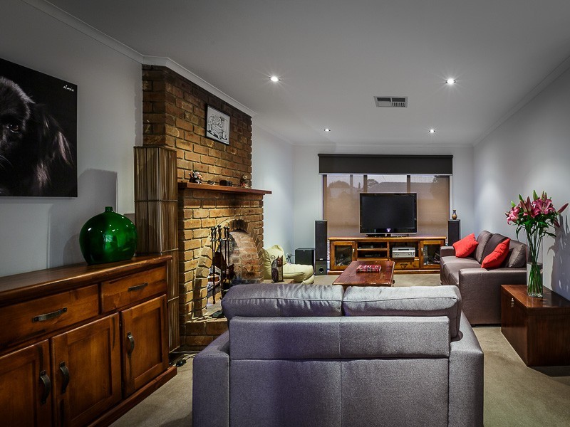 14 Polly Woodside Drive, Altona Meadows VIC 3028