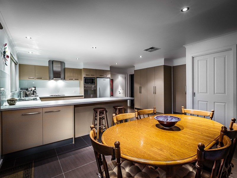 14 Polly Woodside Drive, Altona Meadows VIC 3028