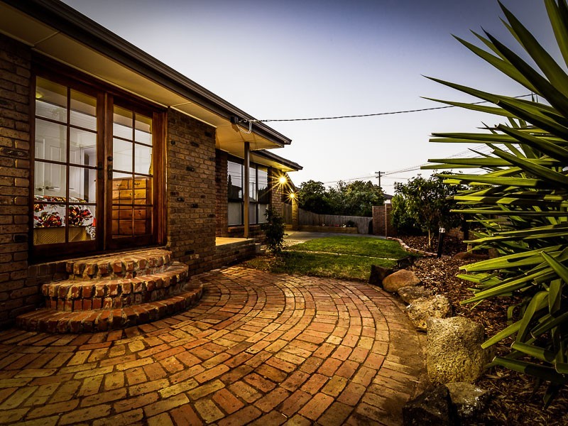 14 Polly Woodside Drive, Altona Meadows VIC 3028