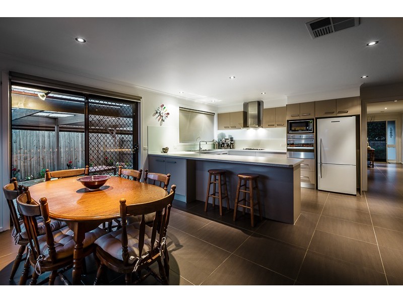 14 Polly Woodside Drive, Altona Meadows VIC 3028