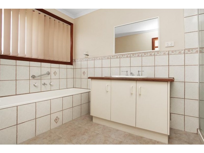 2/28 Langhorne Street, Altona Meadows VIC 3028