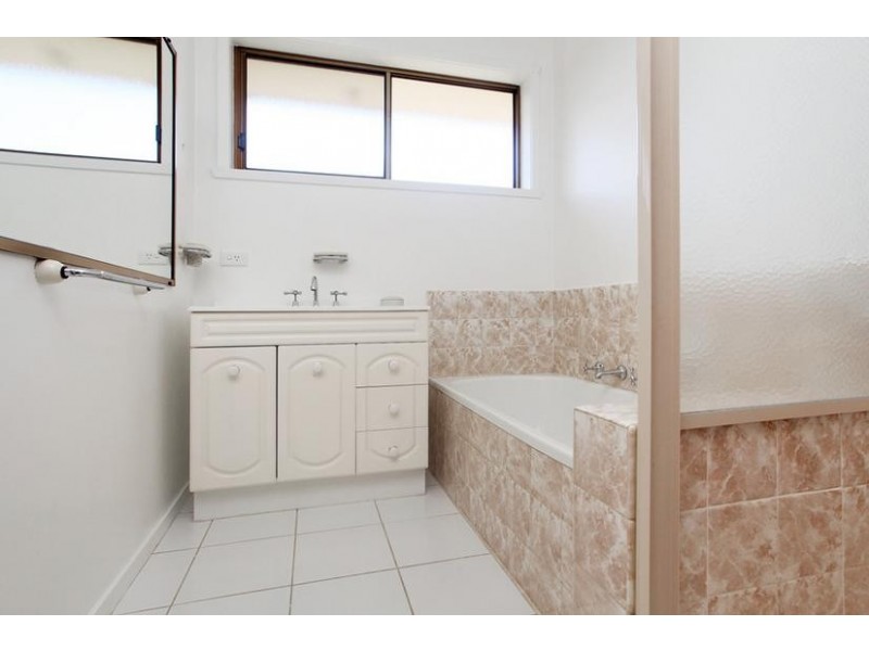 128 Grieve Parade, Altona VIC 3018