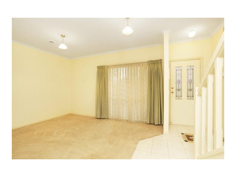 2/212 Queen Street, Altona VIC 3018