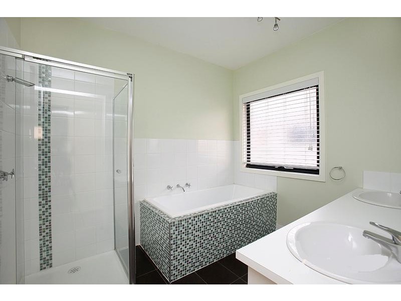 7 Robson Street, Sanctuary Lakes VIC 3030