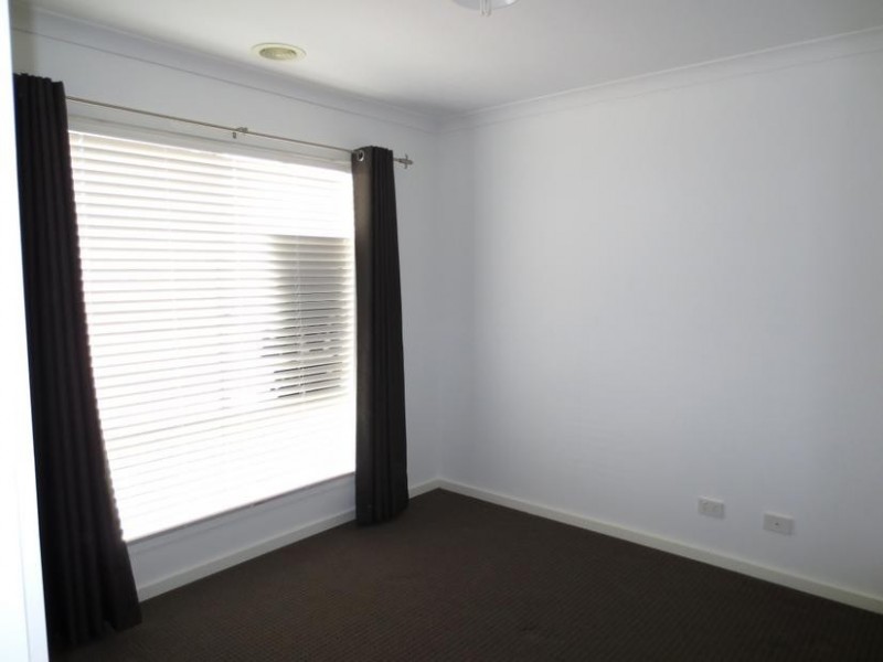 5 Breasley Parkway, Point Cook VIC 3030