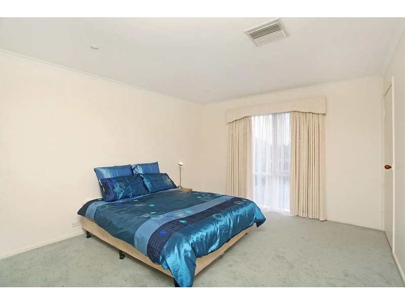 8 Munro Court, Altona Meadows VIC 3028