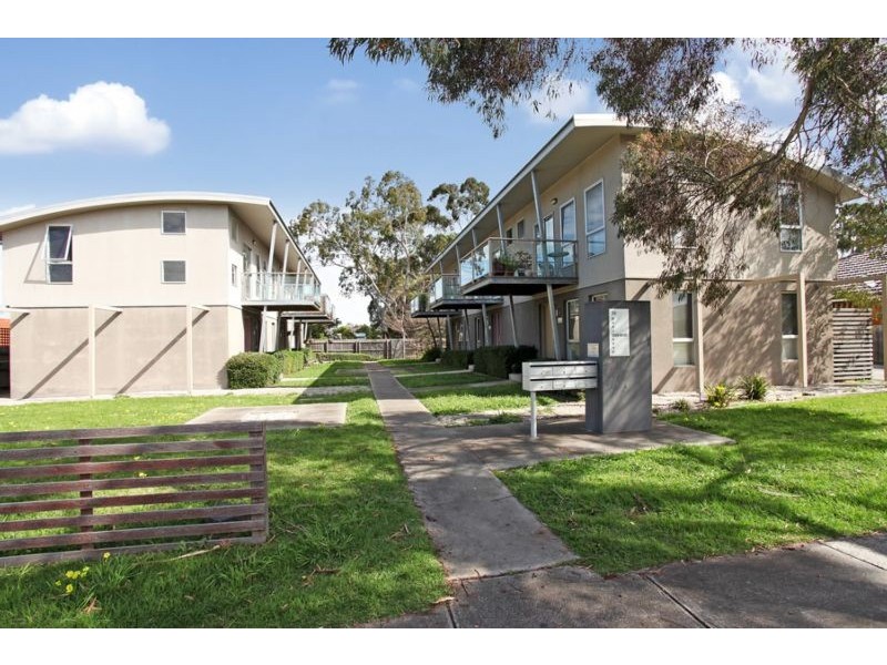 2/24 Noordenne Avenue, Seaholme VIC 3018
