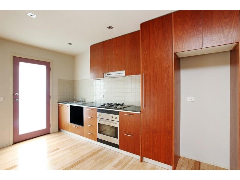 2/24 Noordenne Avenue, Seaholme VIC 3018