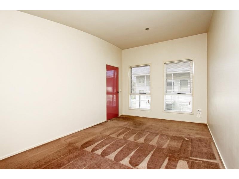 2/24 Noordenne Avenue, Seaholme VIC 3018