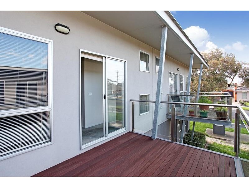 2/24 Noordenne Avenue, Seaholme VIC 3018
