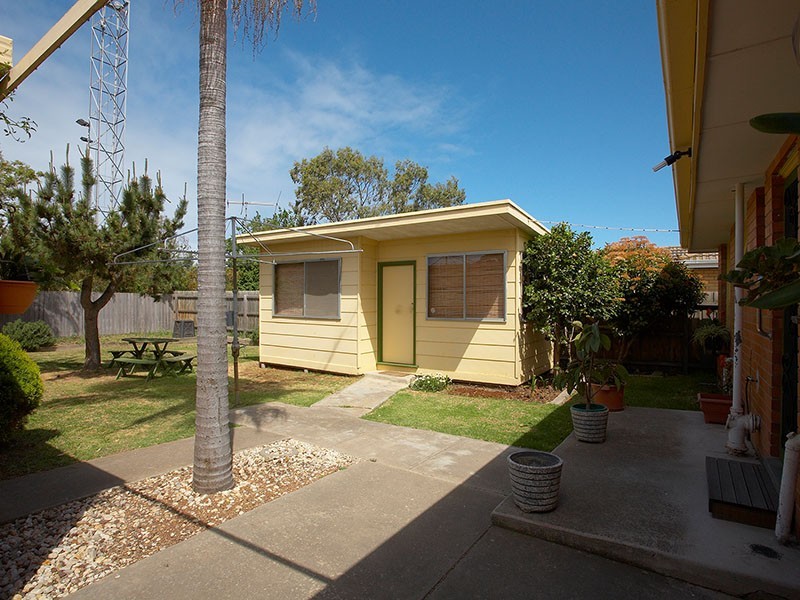 8 Cowra Street, Altona VIC 3018