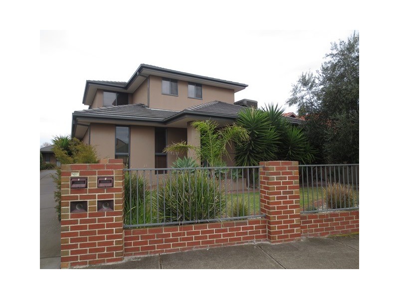 1/28 Bracken Grove, Altona VIC 3018