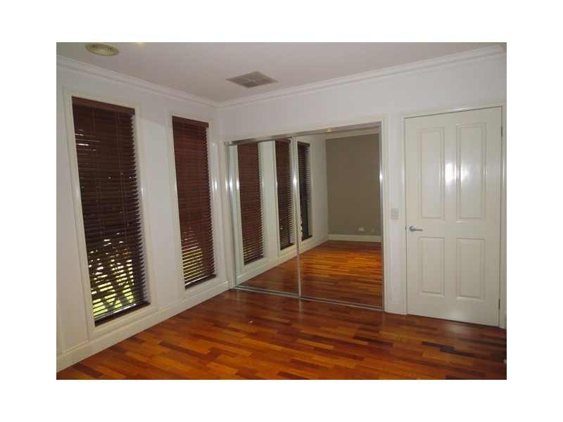 1/28 Bracken Grove, Altona VIC 3018