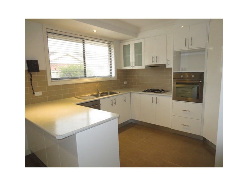 1/28 Bracken Grove, Altona VIC 3018