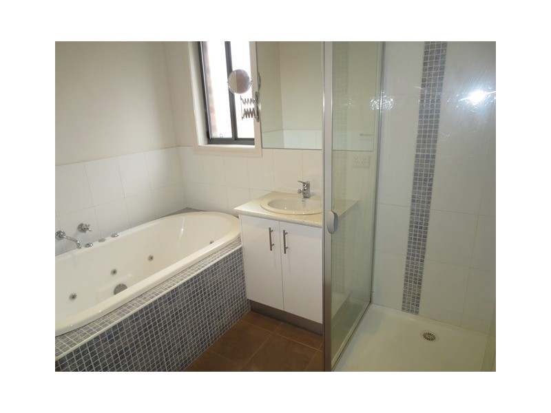 1/28 Bracken Grove, Altona VIC 3018