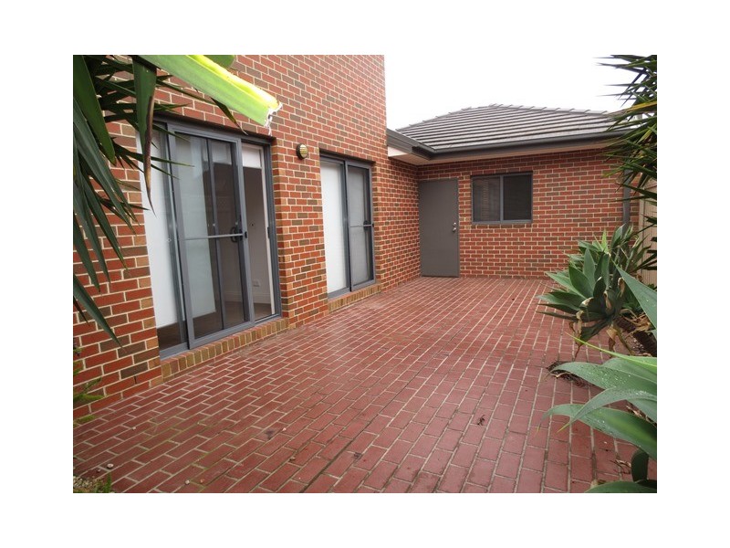 1/28 Bracken Grove, Altona VIC 3018
