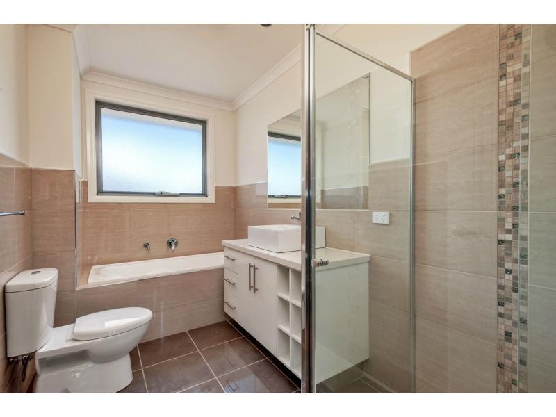 1/24 Stapley Crescent, Altona North VIC 3025