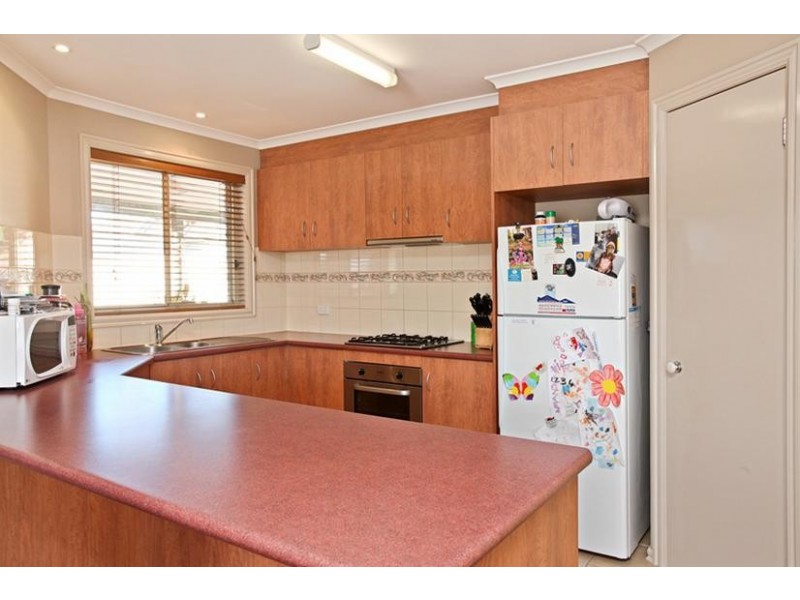2/25 Bayview Street, Altona VIC 3018