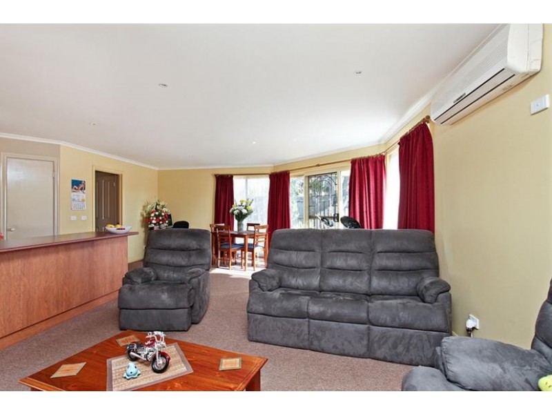 2/25 Bayview Street, Altona VIC 3018