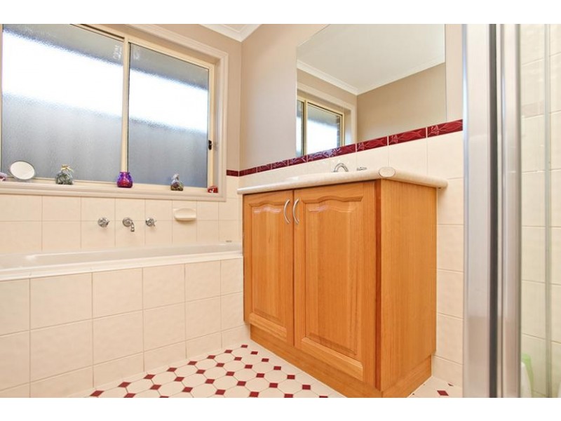 2/25 Bayview Street, Altona VIC 3018