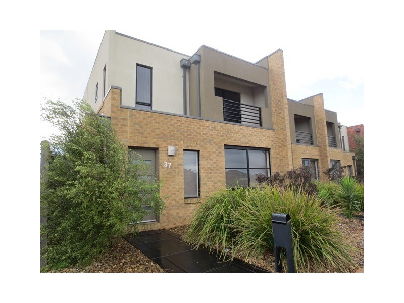 37 Swamphen Drive, Williams Landing VIC 3027