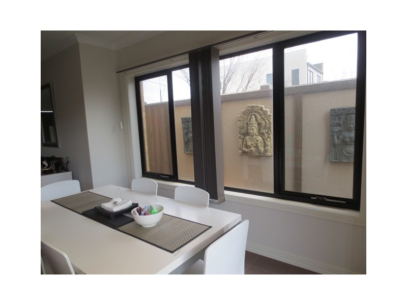 37 Swamphen Drive, Williams Landing VIC 3027