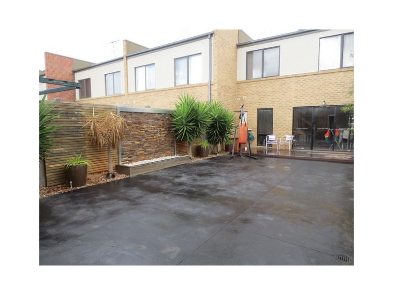 37 Swamphen Drive, Williams Landing VIC 3027