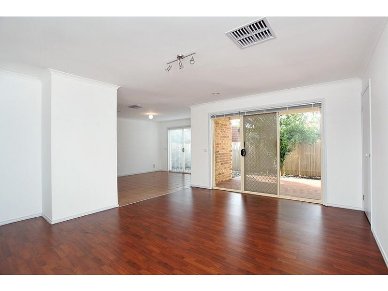 2/10 Cleghorn Avenue, Altona North VIC 3025