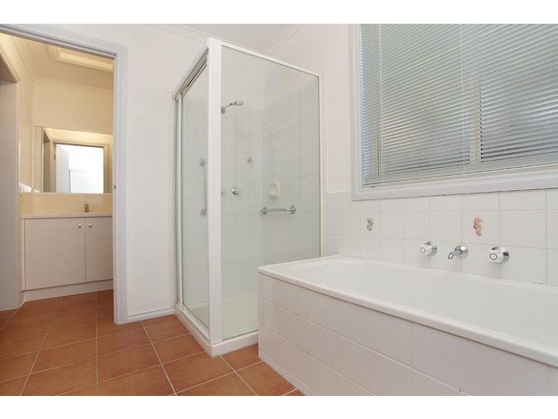 2/10 Cleghorn Avenue, Altona North VIC 3025