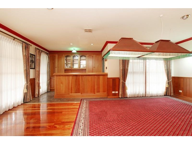 18 McAlpine Court, Altona VIC 3018