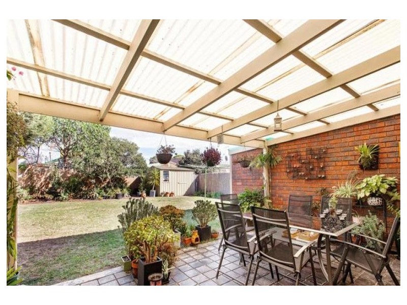 6 Edwards Drive, Altona Meadows VIC 3028