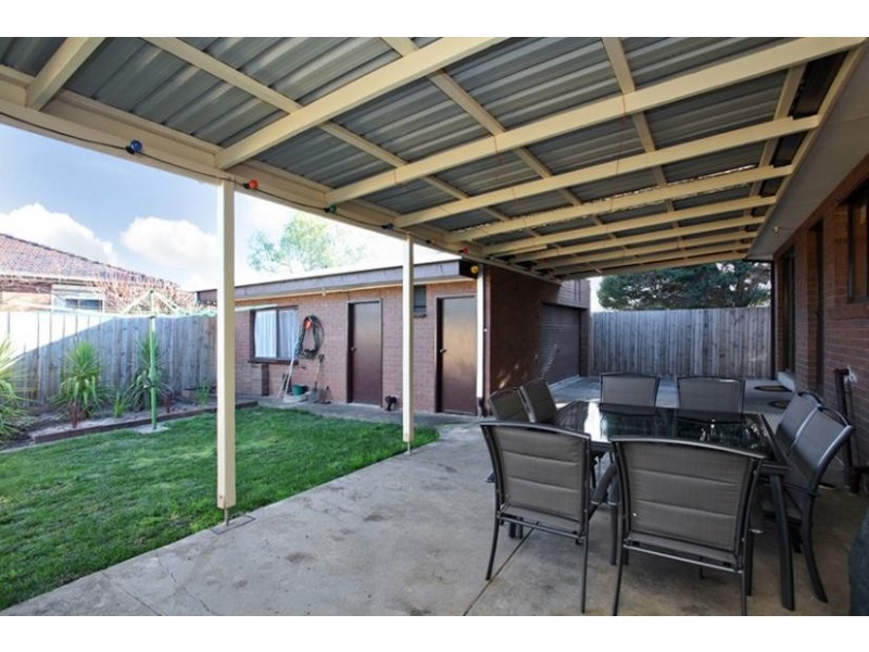 8 Edwards Drive, Altona Meadows VIC 3028