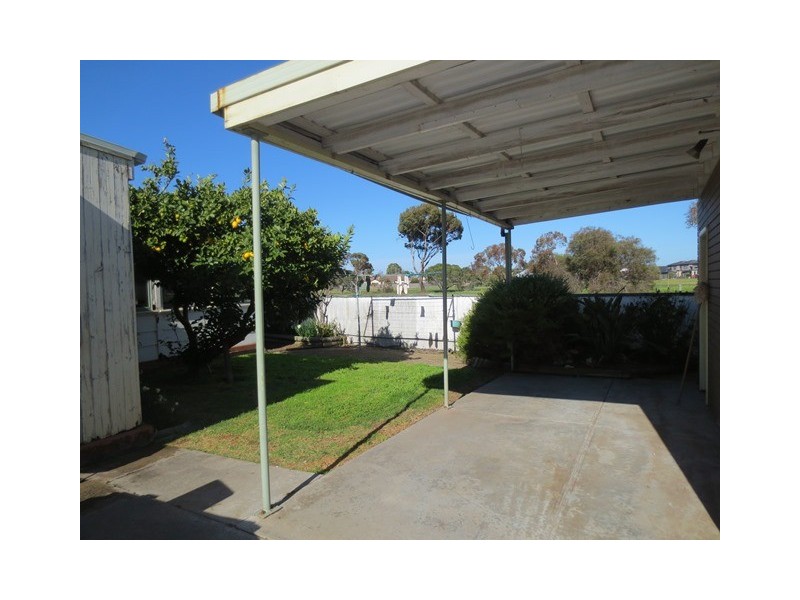 20 Simmons Drive, Seaholme VIC 3018