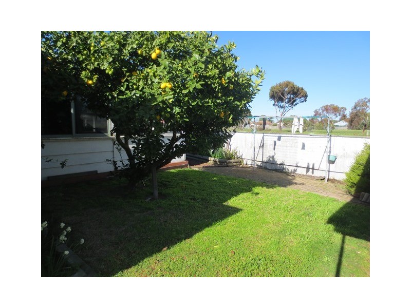 20 Simmons Drive, Seaholme VIC 3018