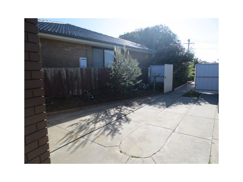 20 Simmons Drive, Seaholme VIC 3018