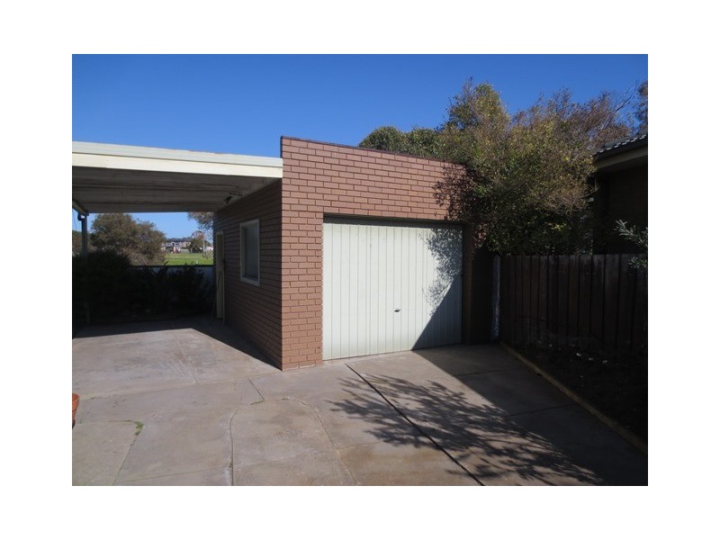 20 Simmons Drive, Seaholme VIC 3018