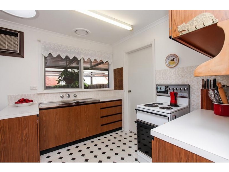 1/1 Bell Avenue, Altona VIC 3018