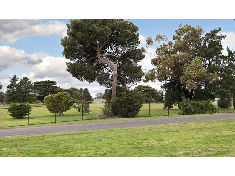 95 Waters Drive, Seaholme VIC 3018