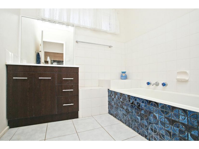 38 Dove Avenue, Altona VIC 3018