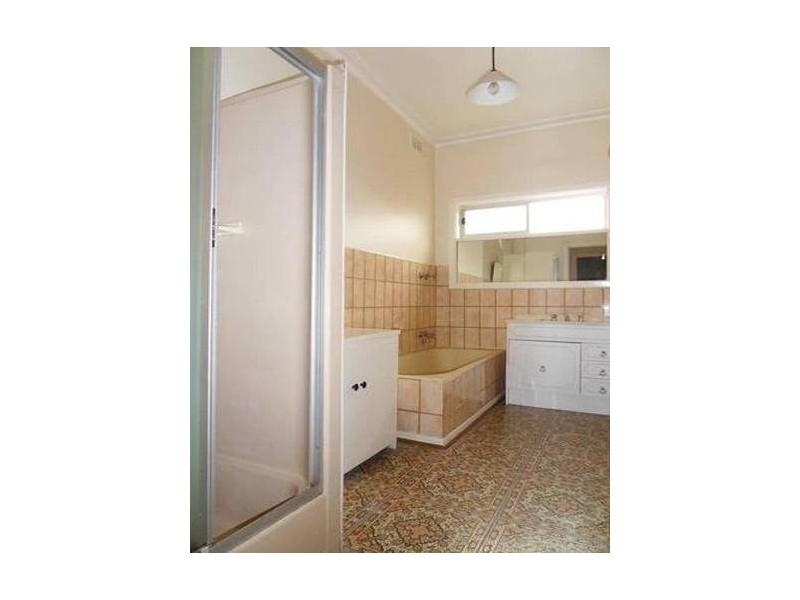 27 Cypress Avenue, Brooklyn VIC 3012