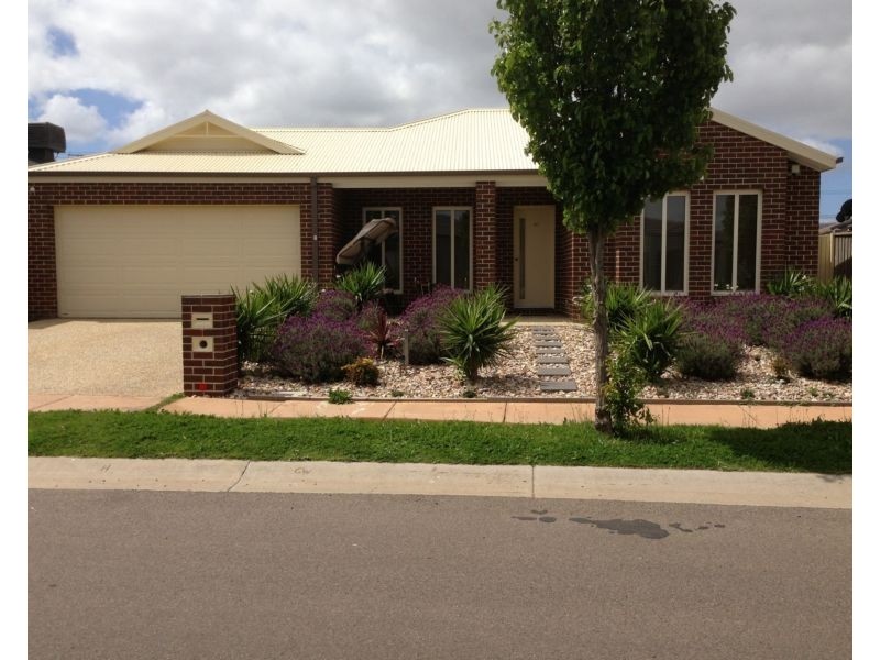 40 Fantail Crescent, Williams Landing VIC 3027