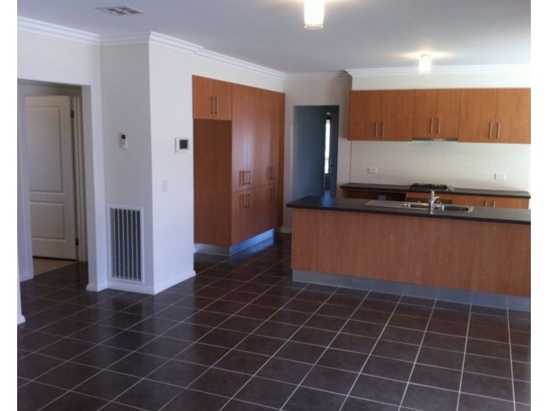 40 Fantail Crescent, Williams Landing VIC 3027