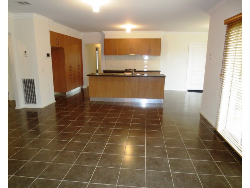 40 Fantail Crescent, Williams Landing VIC 3027