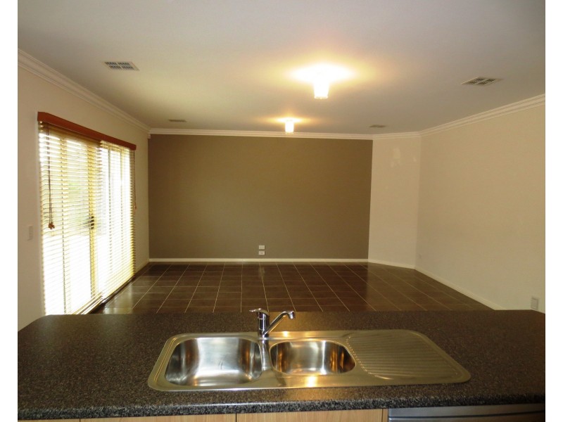 40 Fantail Crescent, Williams Landing VIC 3027